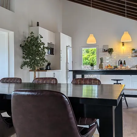 Capelinhos Villa *