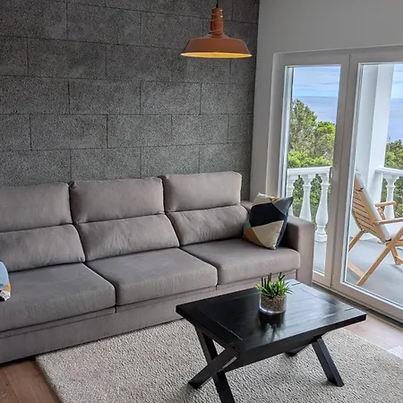Villa Capelinhos *